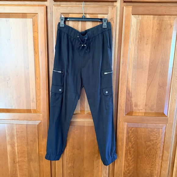 Banana Republic Tencel Cargo jogger Black S NWOT - Picture 3 of 7